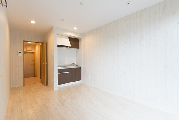 シンプルで清潔感のあるワンルームの賃貸スペースは、１階部分に全４室。１階と２階の間の防音対策は万全